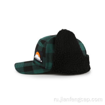 Теплая зимняя шапка-ушанка зеленая ручка
